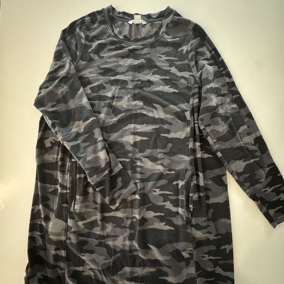 Athleta Balance Dress Camo Print 1X - Picture 2 of 6